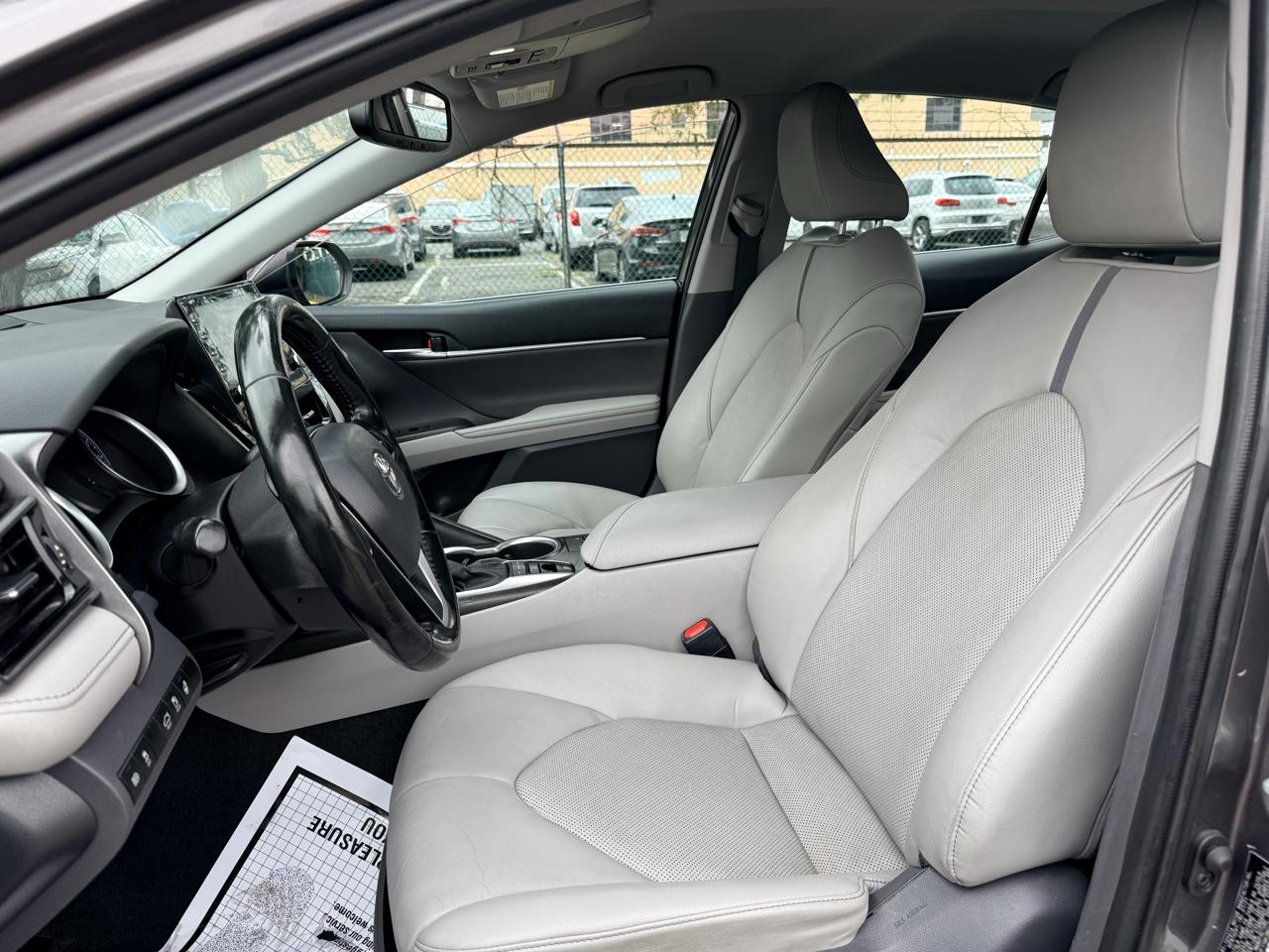 Toyota Camry XLE Auto (Natl) 2021