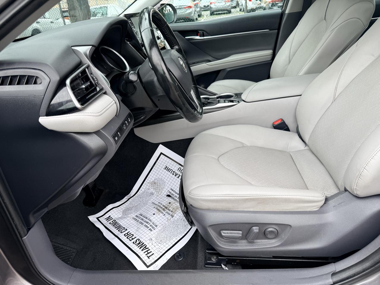 Toyota Camry XLE Auto (Natl) 2021