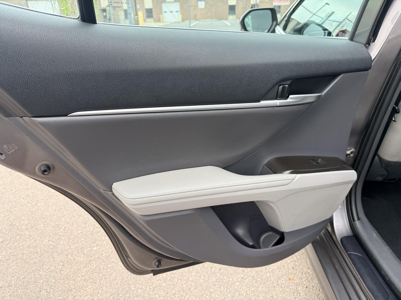 Toyota Camry XLE Auto (Natl) 2021