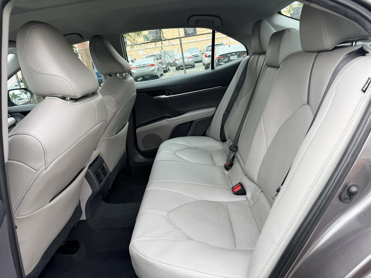 Toyota Camry XLE Auto (Natl) 2021