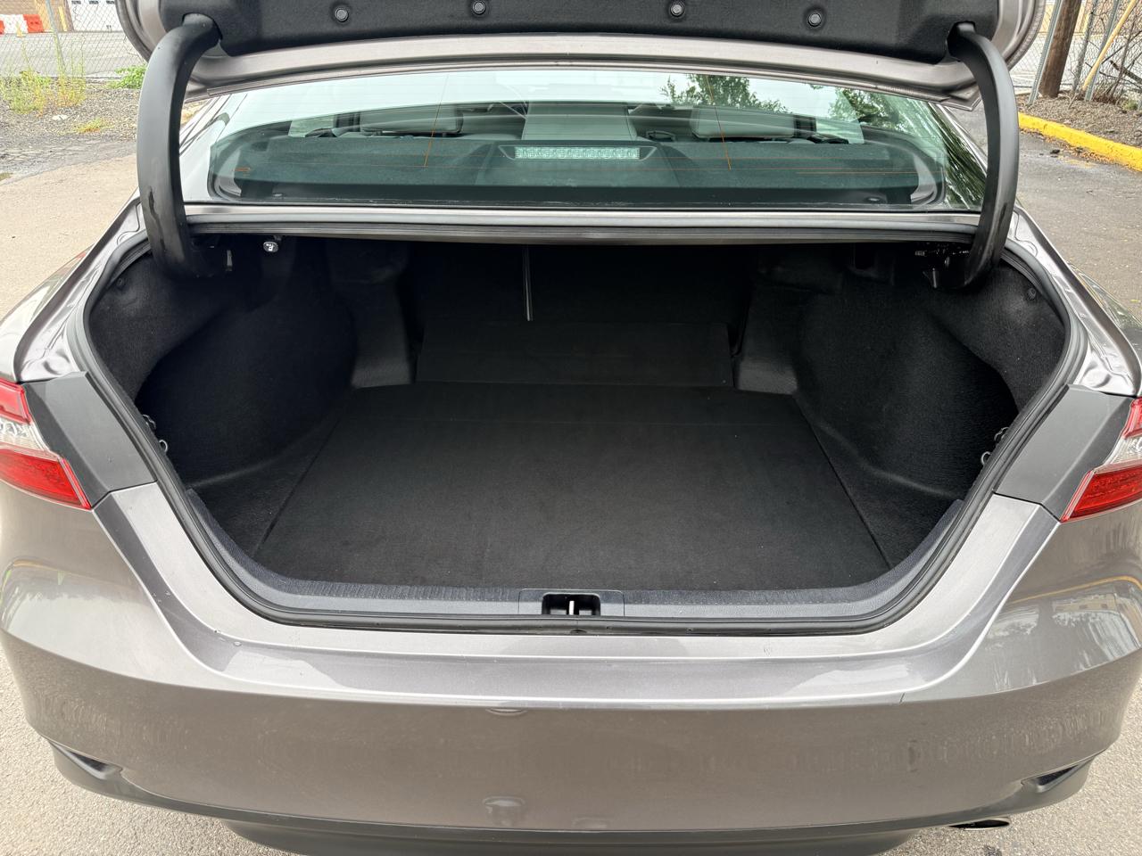 Toyota Camry XLE Auto (Natl) 2021