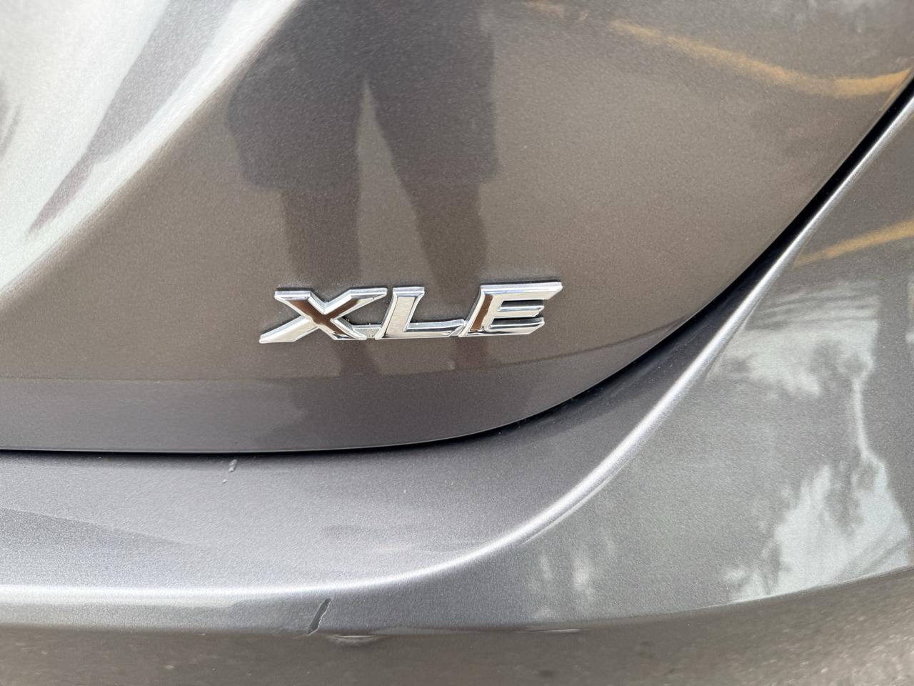 Toyota Camry XLE Auto (Natl) 2021
