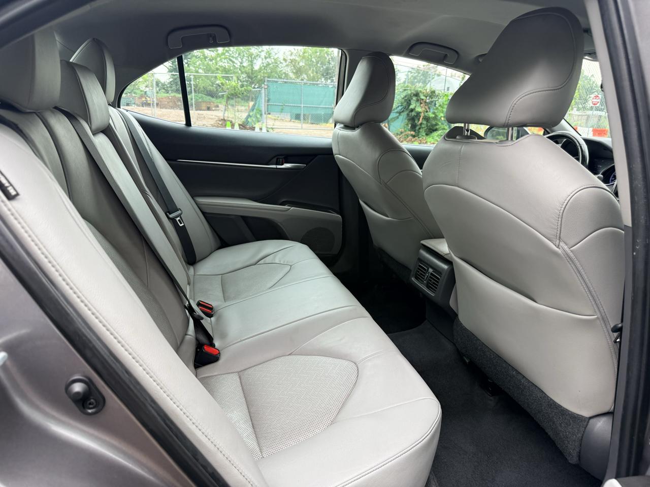 Toyota Camry XLE Auto (Natl) 2021