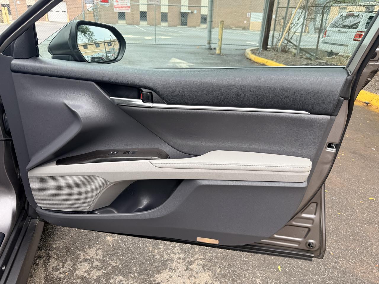 Toyota Camry XLE Auto (Natl) 2021