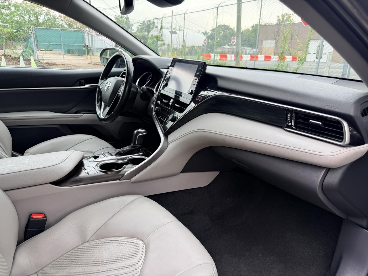 Toyota Camry XLE Auto (Natl) 2021