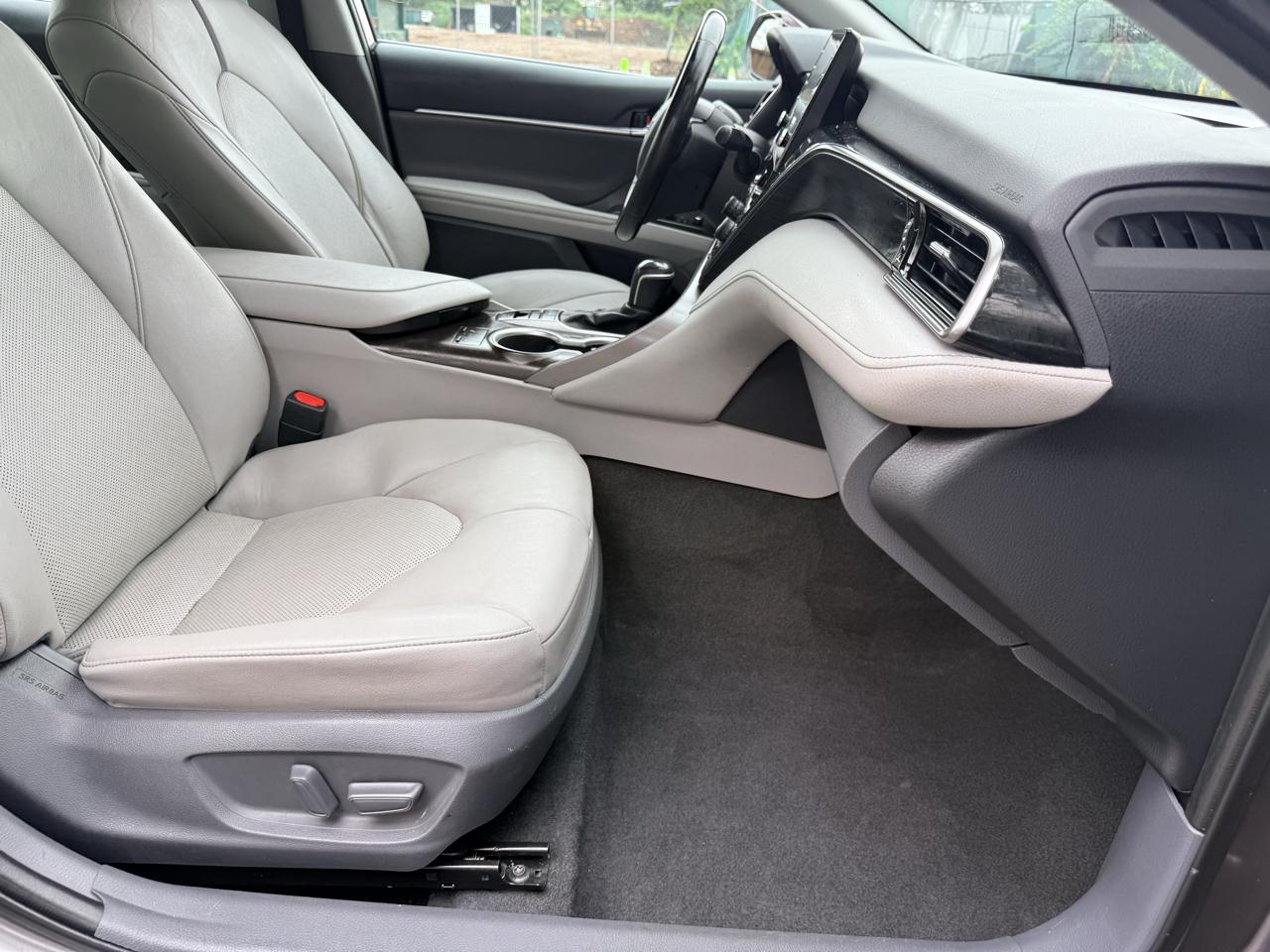 Toyota Camry XLE Auto (Natl) 2021