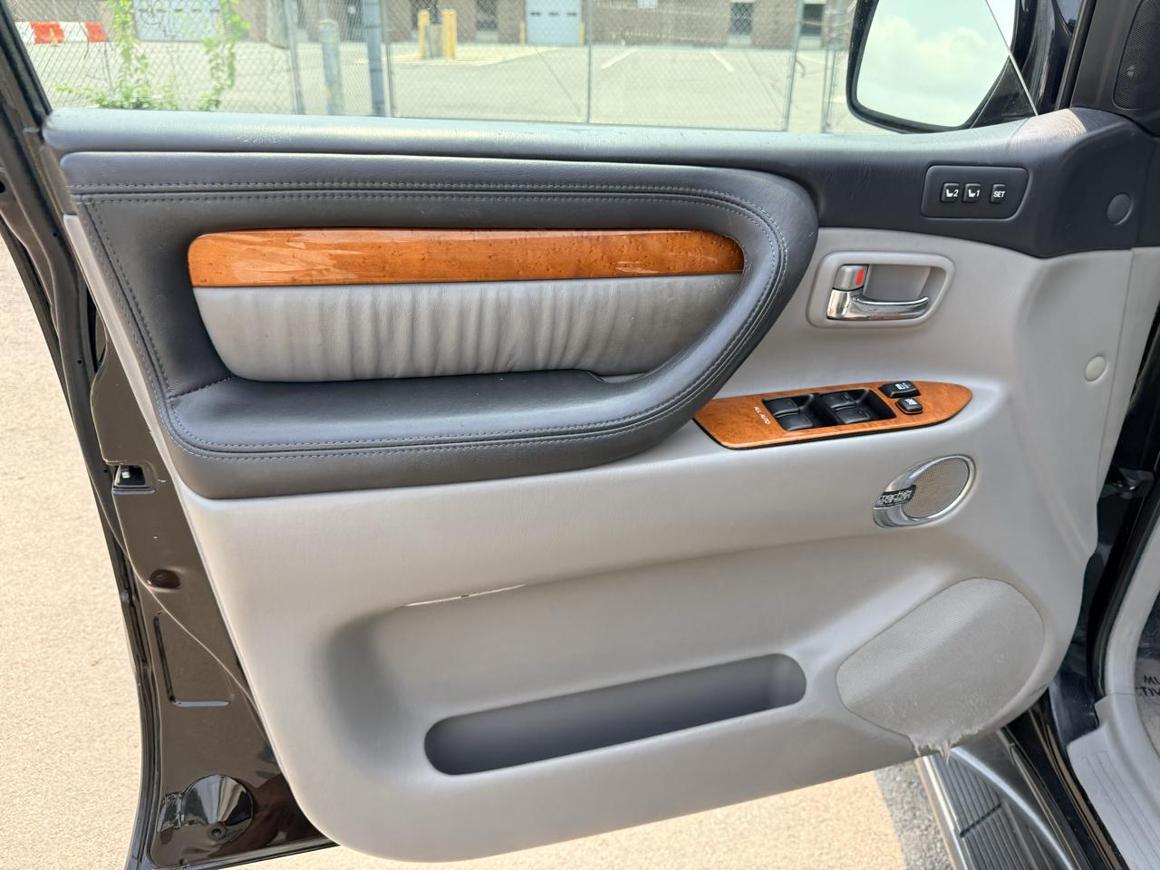 Lexus LX 470 4dr SUV 2006