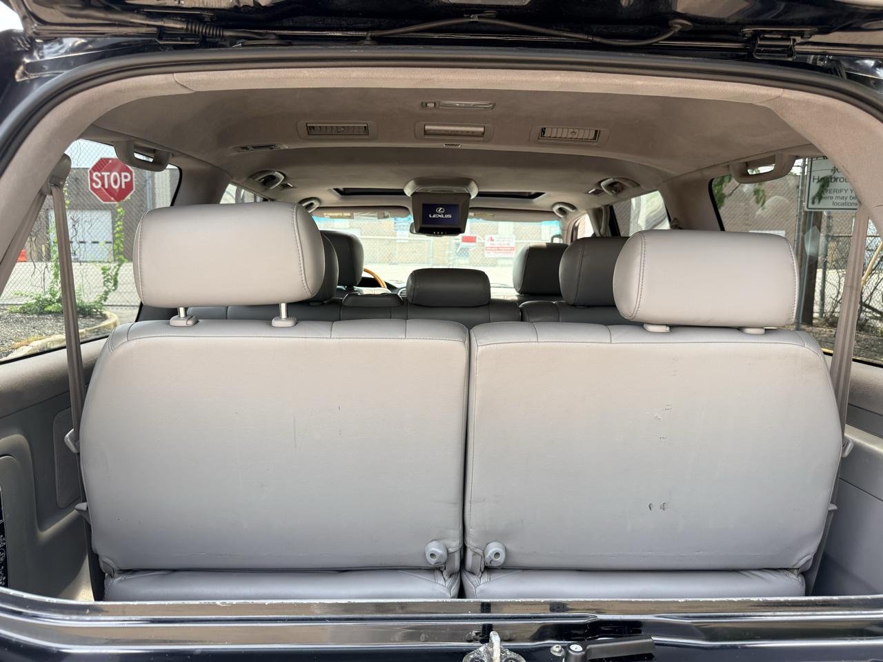 Lexus LX 470 4dr SUV 2006