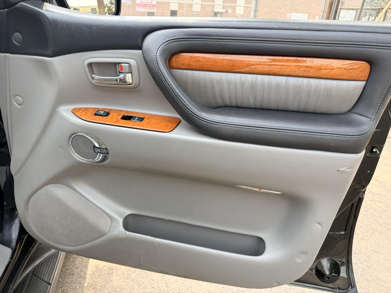 Lexus LX 470 4dr SUV 2006