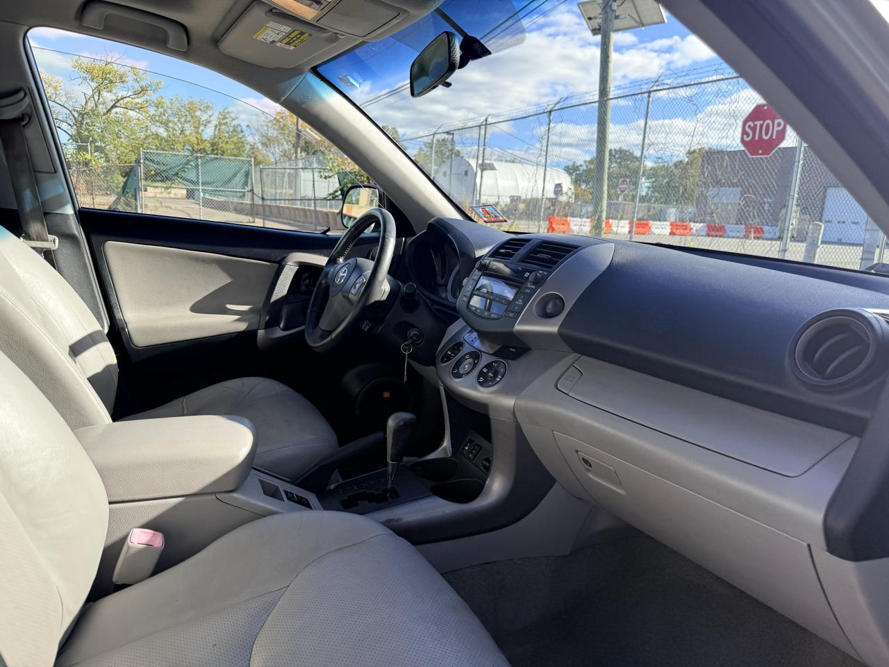 Toyota RAV4 4WD 4dr V6 5-Spd AT Ltd (Natl) 2008