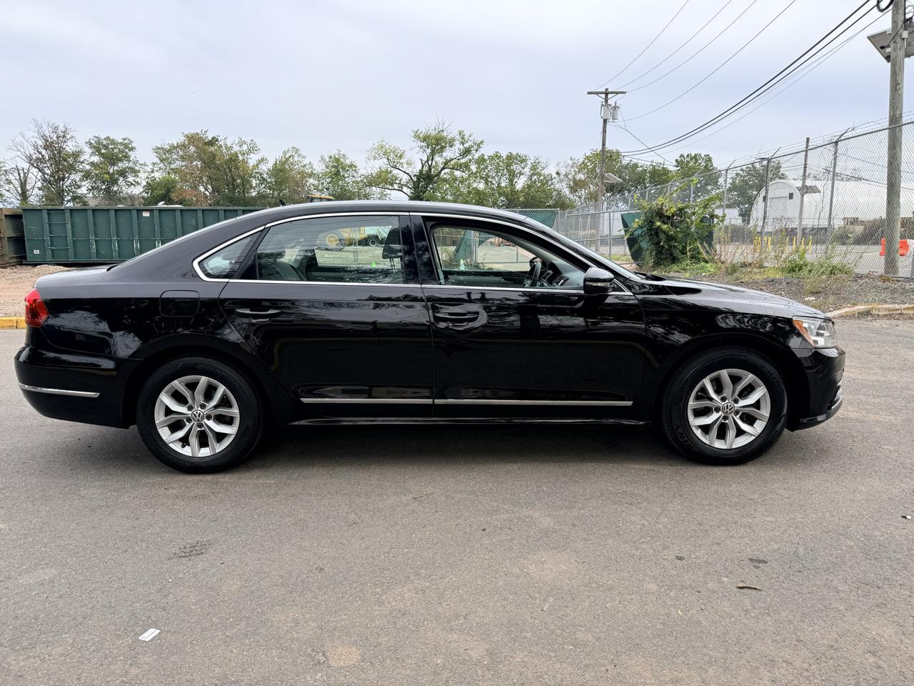 Volkswagen Passat 4dr Sdn 1.8T Auto S PZEV 2016