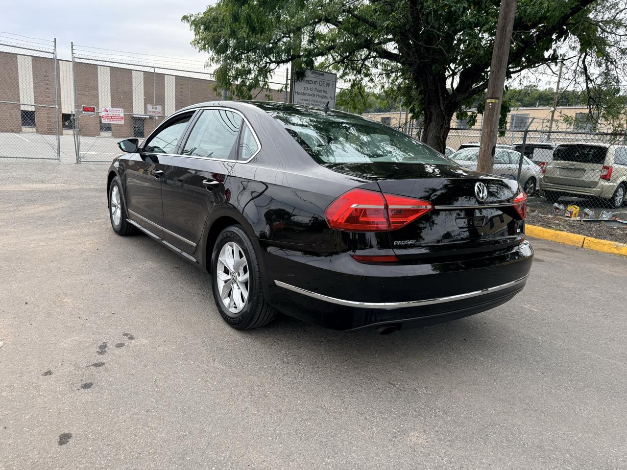 Volkswagen Passat 4dr Sdn 1.8T Auto S PZEV 2016