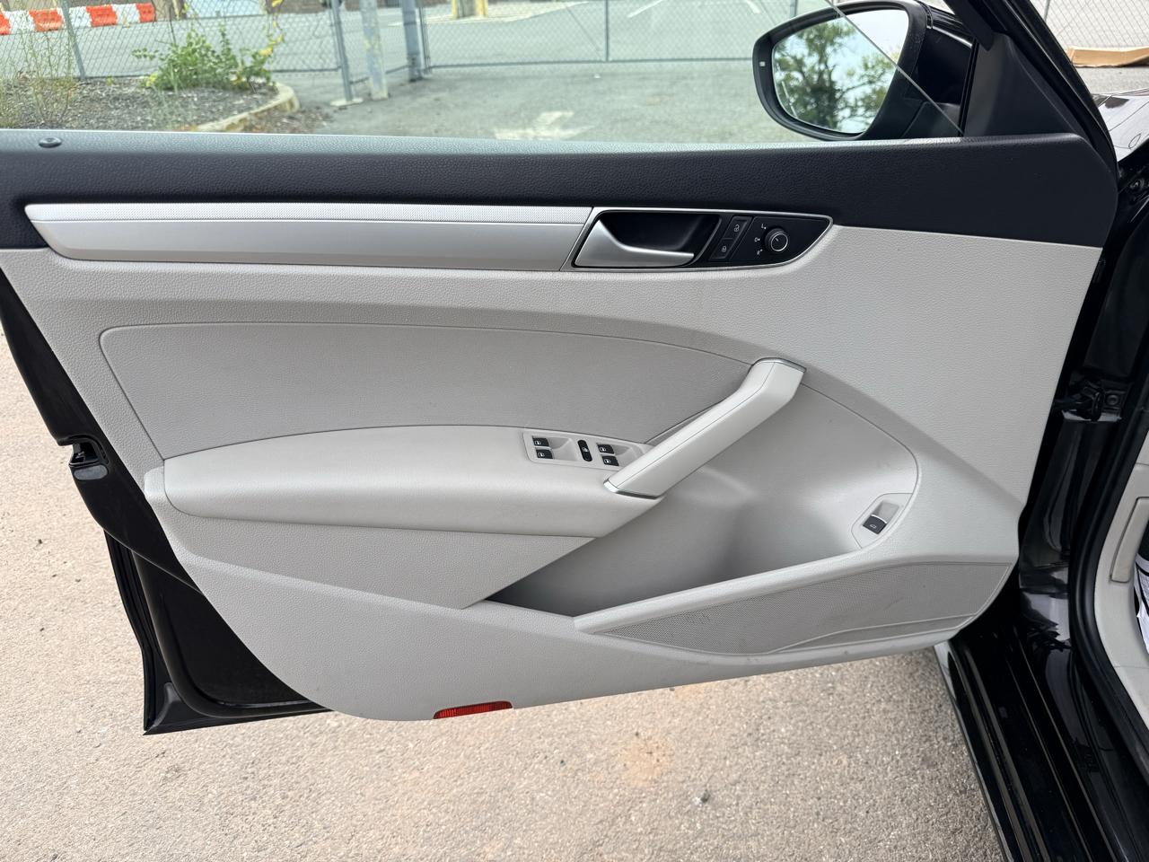 Volkswagen Passat 4dr Sdn 1.8T Auto S PZEV 2016