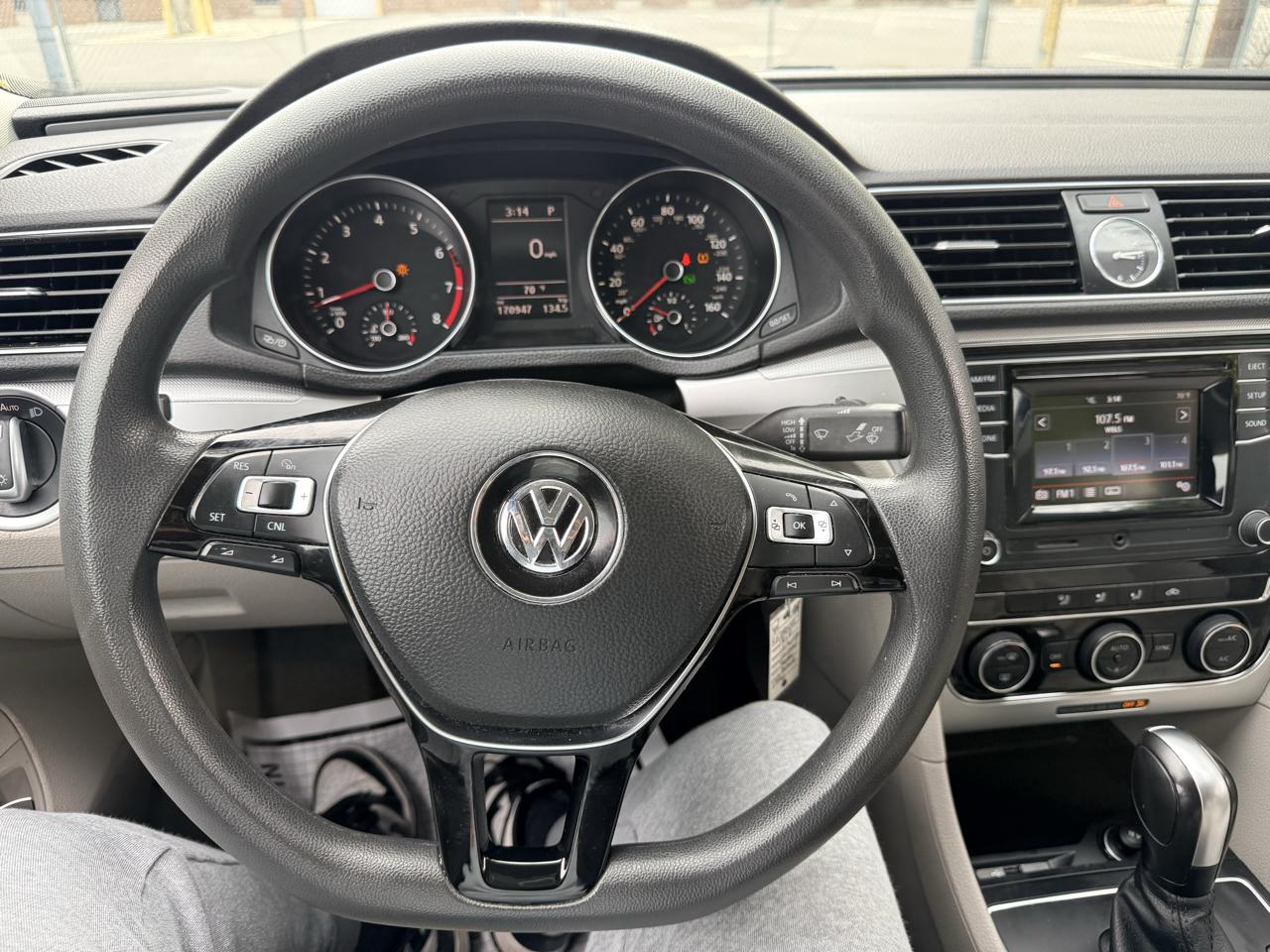 Volkswagen Passat 4dr Sdn 1.8T Auto S PZEV 2016