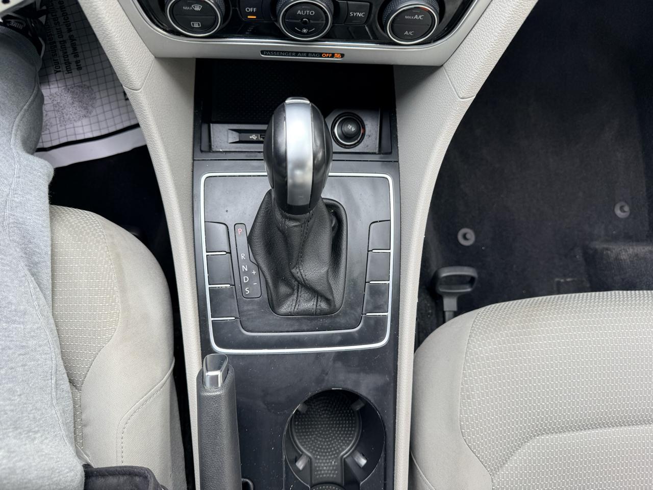 Volkswagen Passat 4dr Sdn 1.8T Auto S PZEV 2016