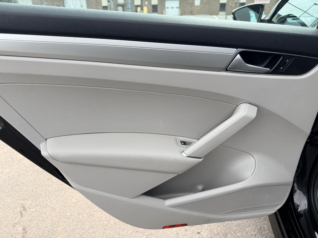 Volkswagen Passat 4dr Sdn 1.8T Auto S PZEV 2016