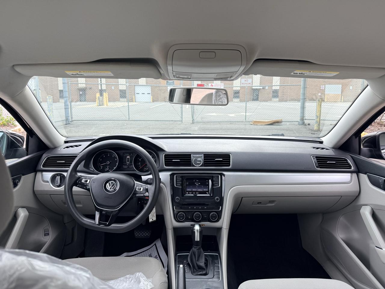 Volkswagen Passat 4dr Sdn 1.8T Auto S PZEV 2016