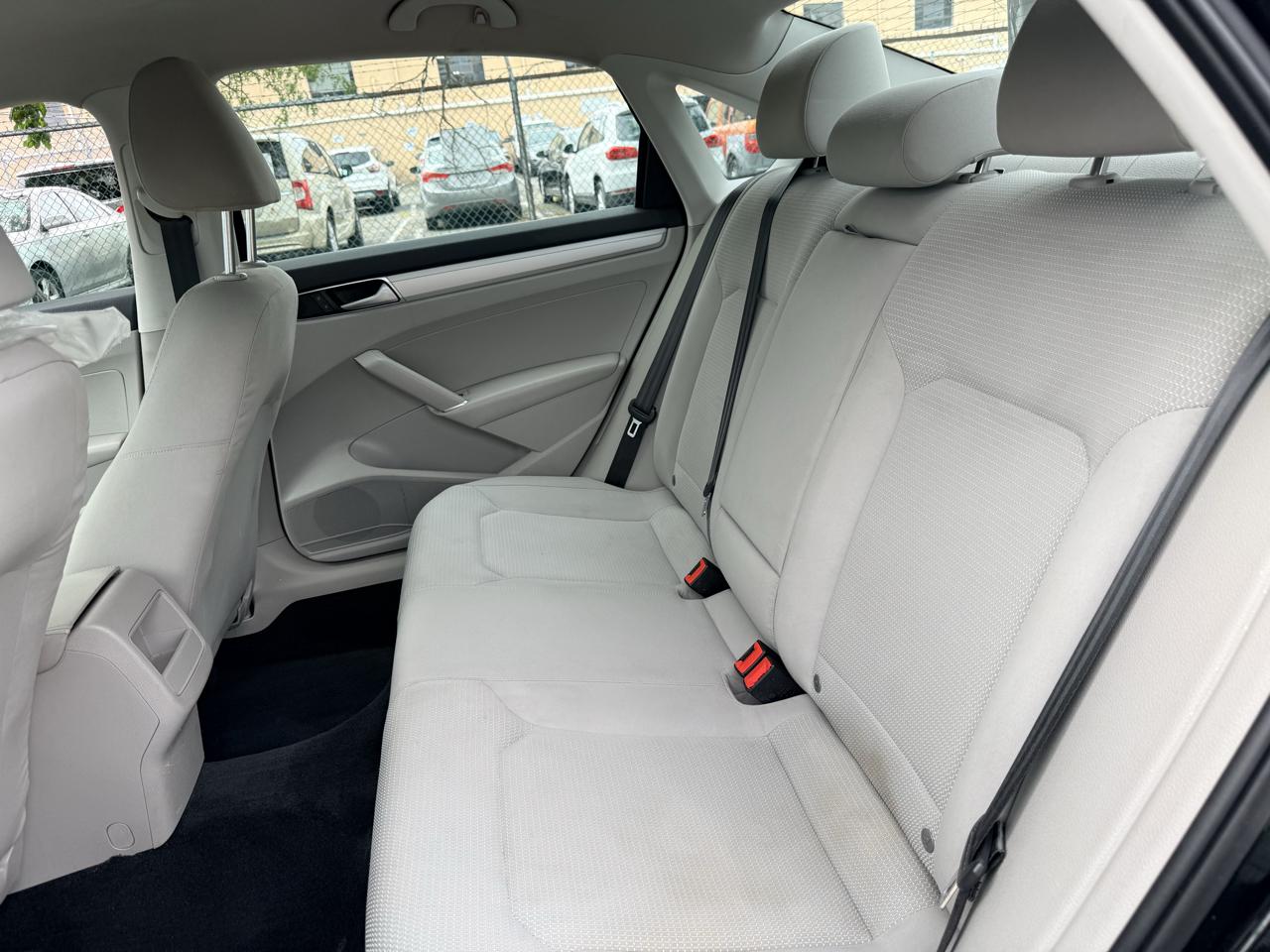 Volkswagen Passat 4dr Sdn 1.8T Auto S PZEV 2016