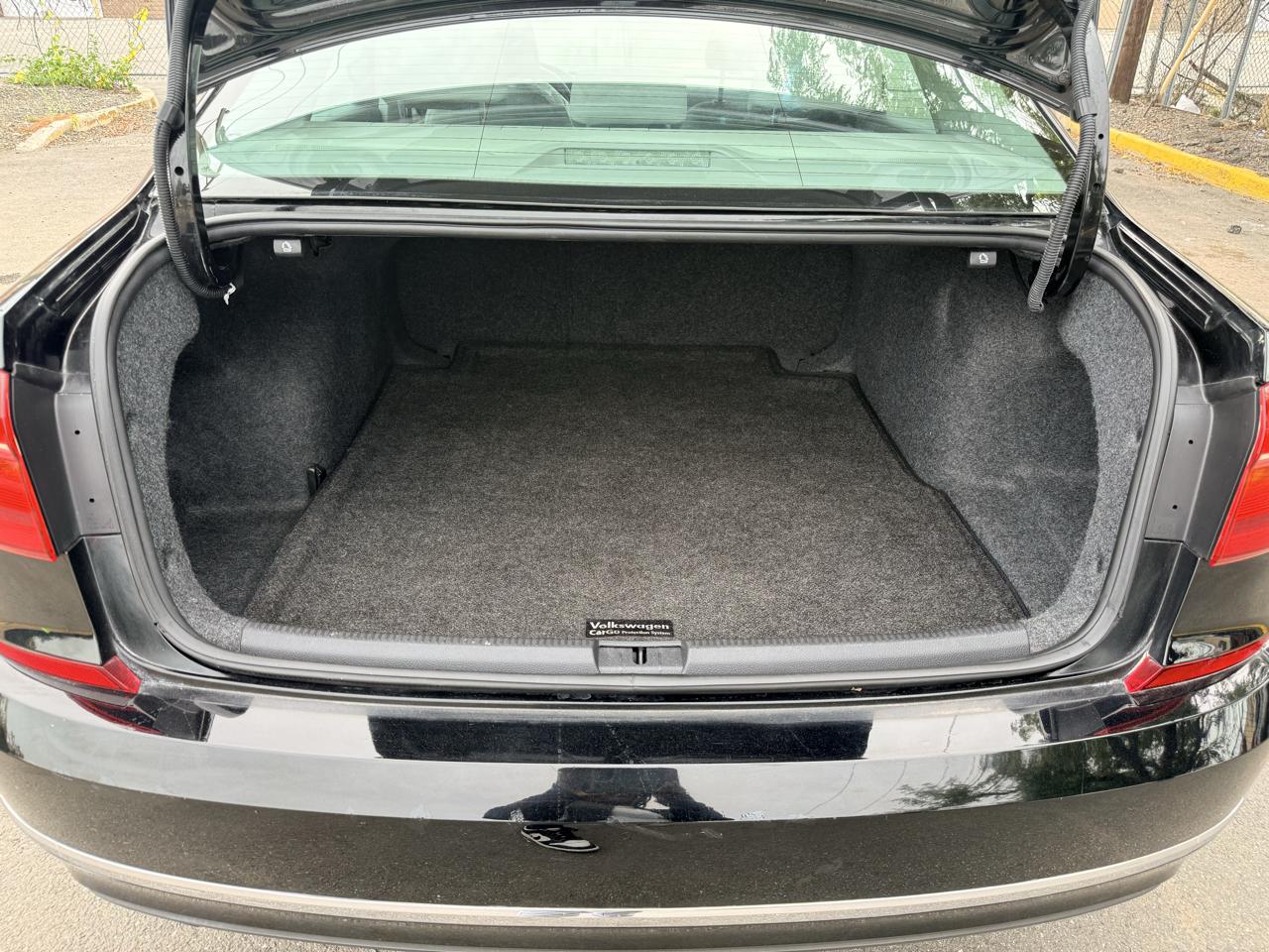Volkswagen Passat 4dr Sdn 1.8T Auto S PZEV 2016