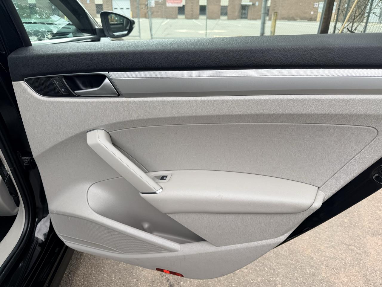 Volkswagen Passat 4dr Sdn 1.8T Auto S PZEV 2016
