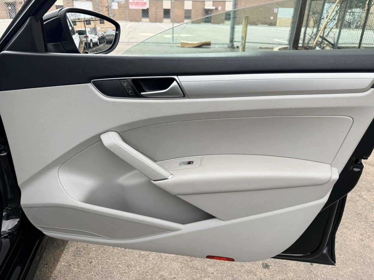 Volkswagen Passat 4dr Sdn 1.8T Auto S PZEV 2016