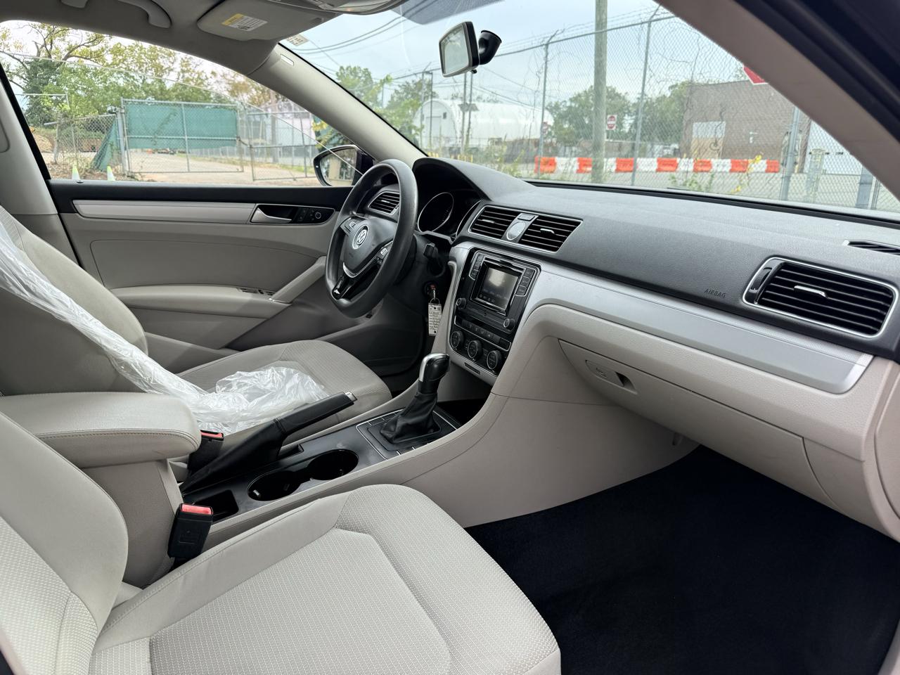 Volkswagen Passat 4dr Sdn 1.8T Auto S PZEV 2016