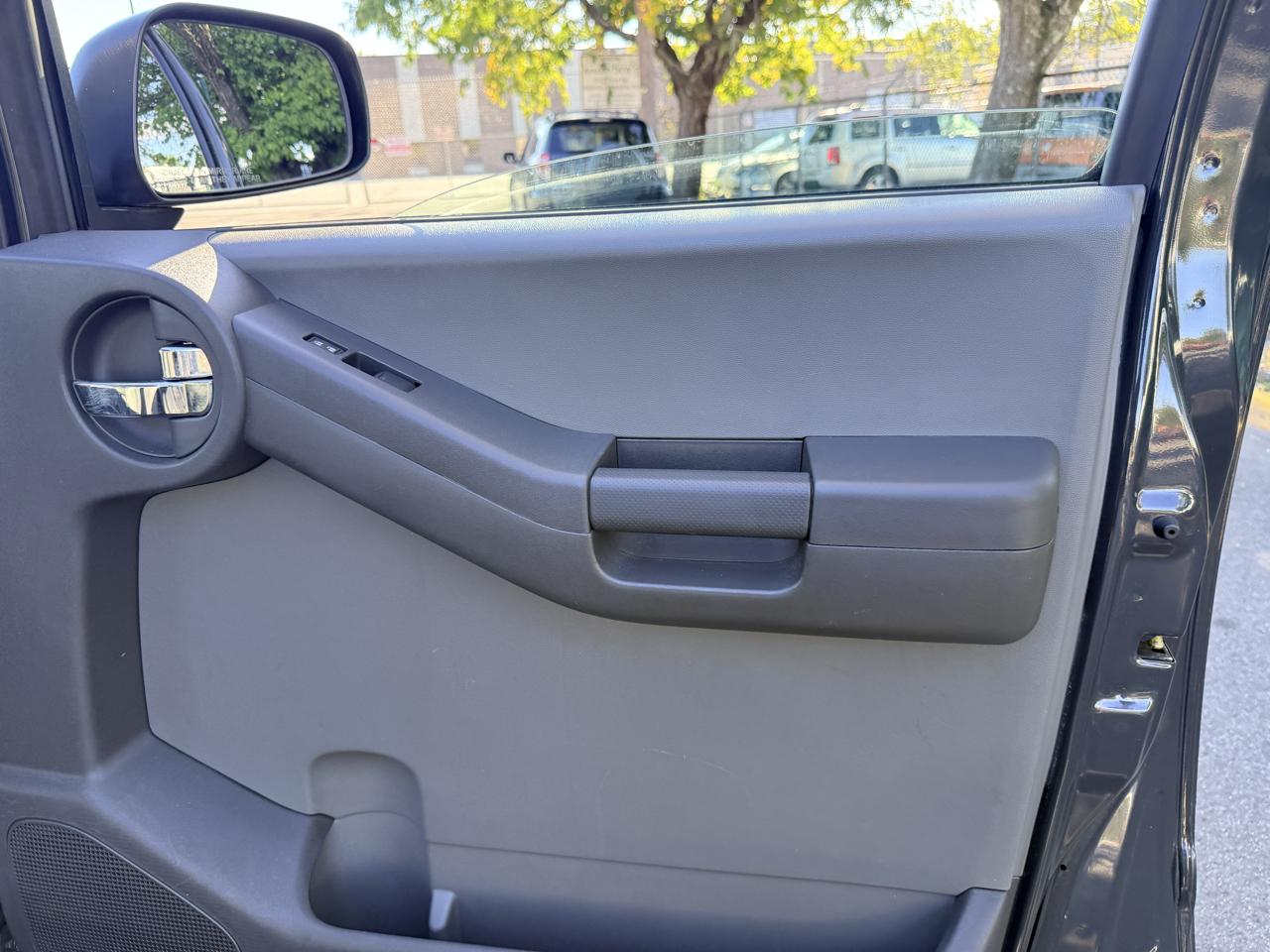 Nissan Xterra 4WD 4dr Auto S 2011