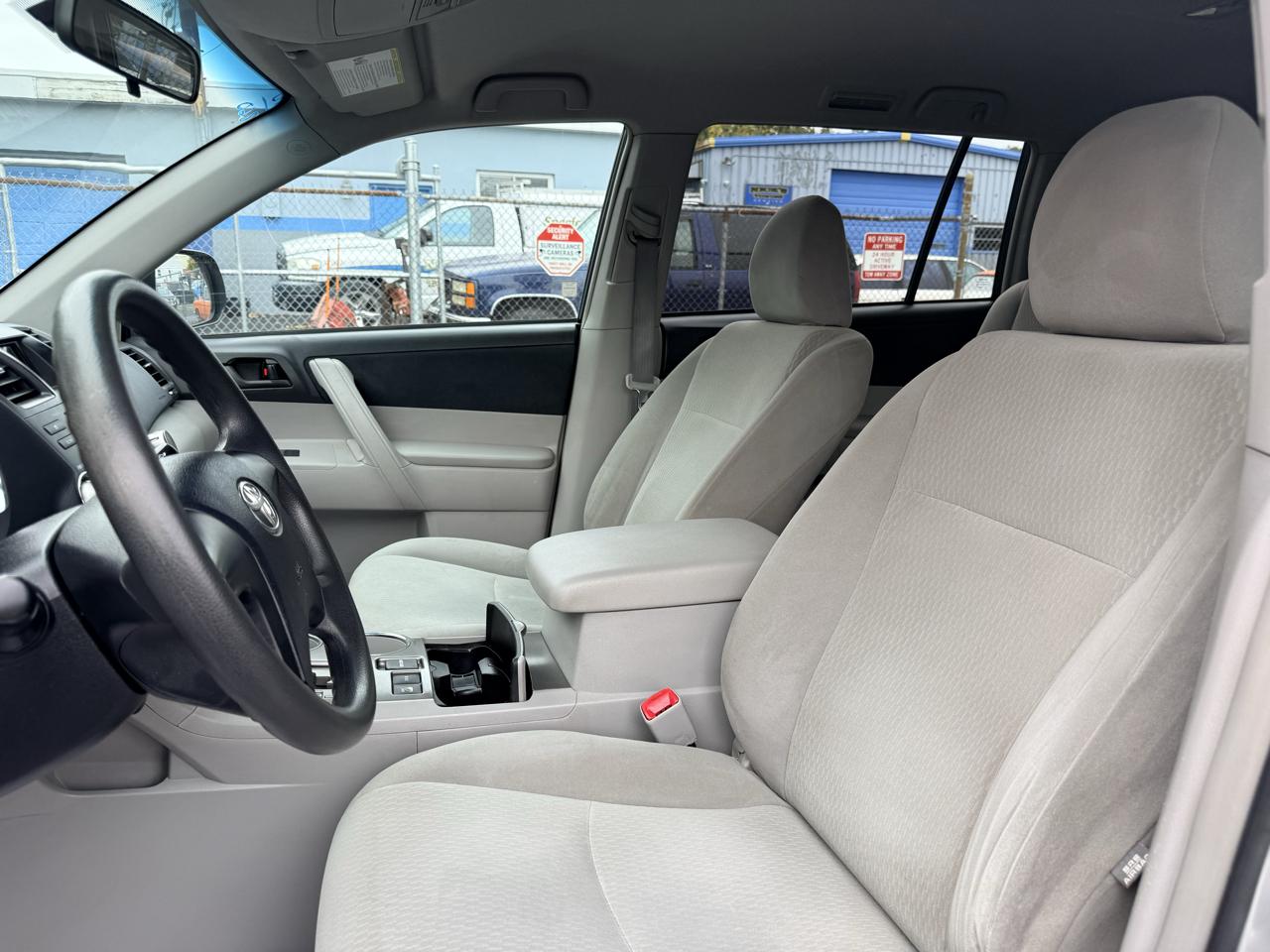 Toyota Highlander 4WD 4dr V6 Base (Natl) 2010