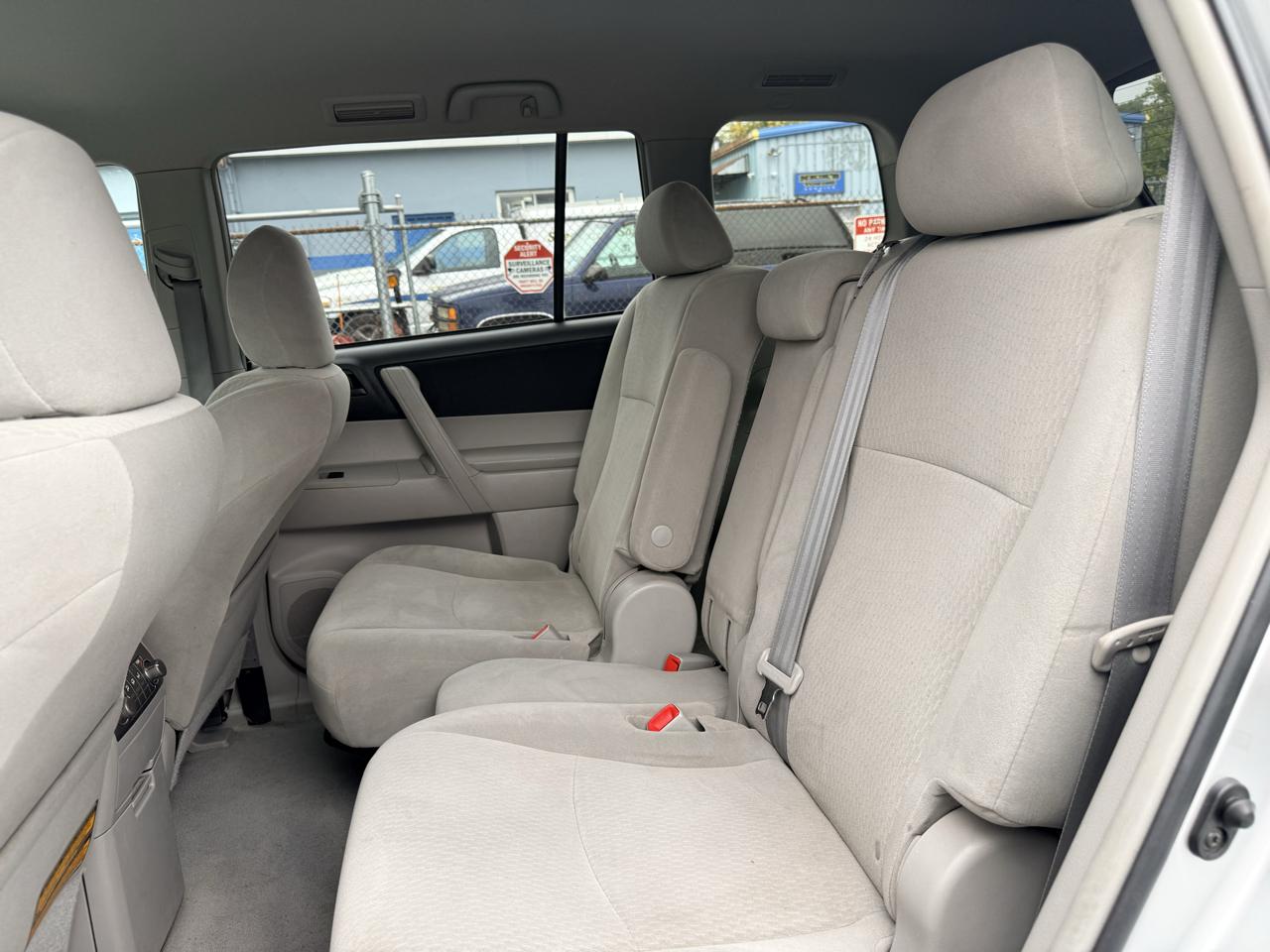 Toyota Highlander 4WD 4dr V6 Base (Natl) 2010