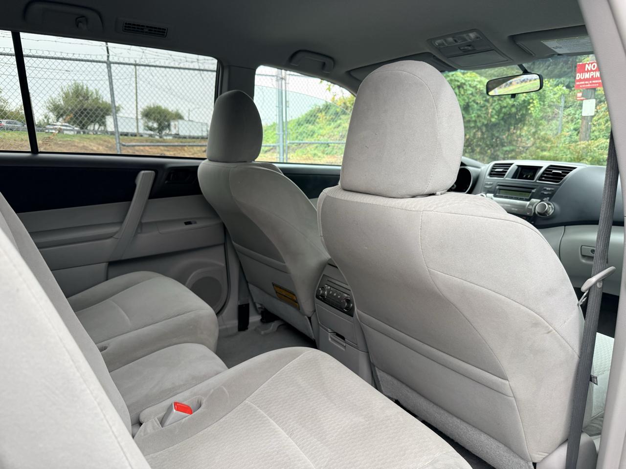 Toyota Highlander 4WD 4dr V6 Base (Natl) 2010