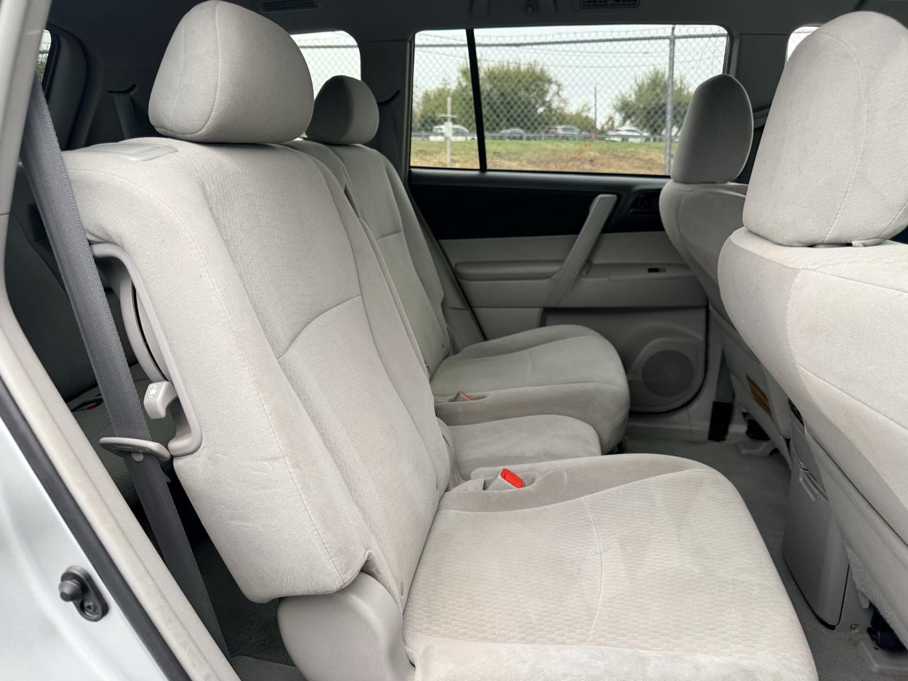 Toyota Highlander 4WD 4dr V6 Base (Natl) 2010