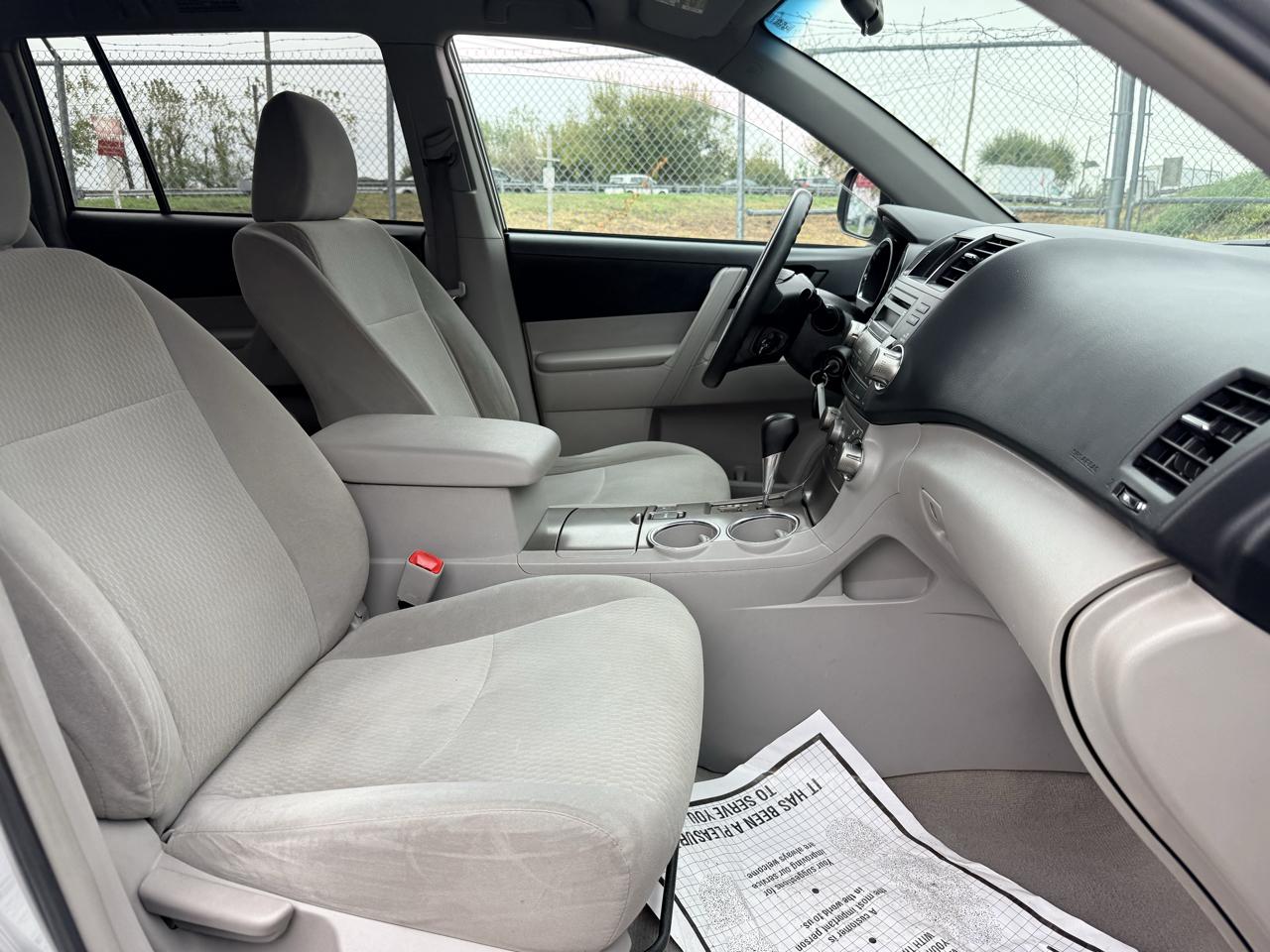 Toyota Highlander 4WD 4dr V6 Base (Natl) 2010