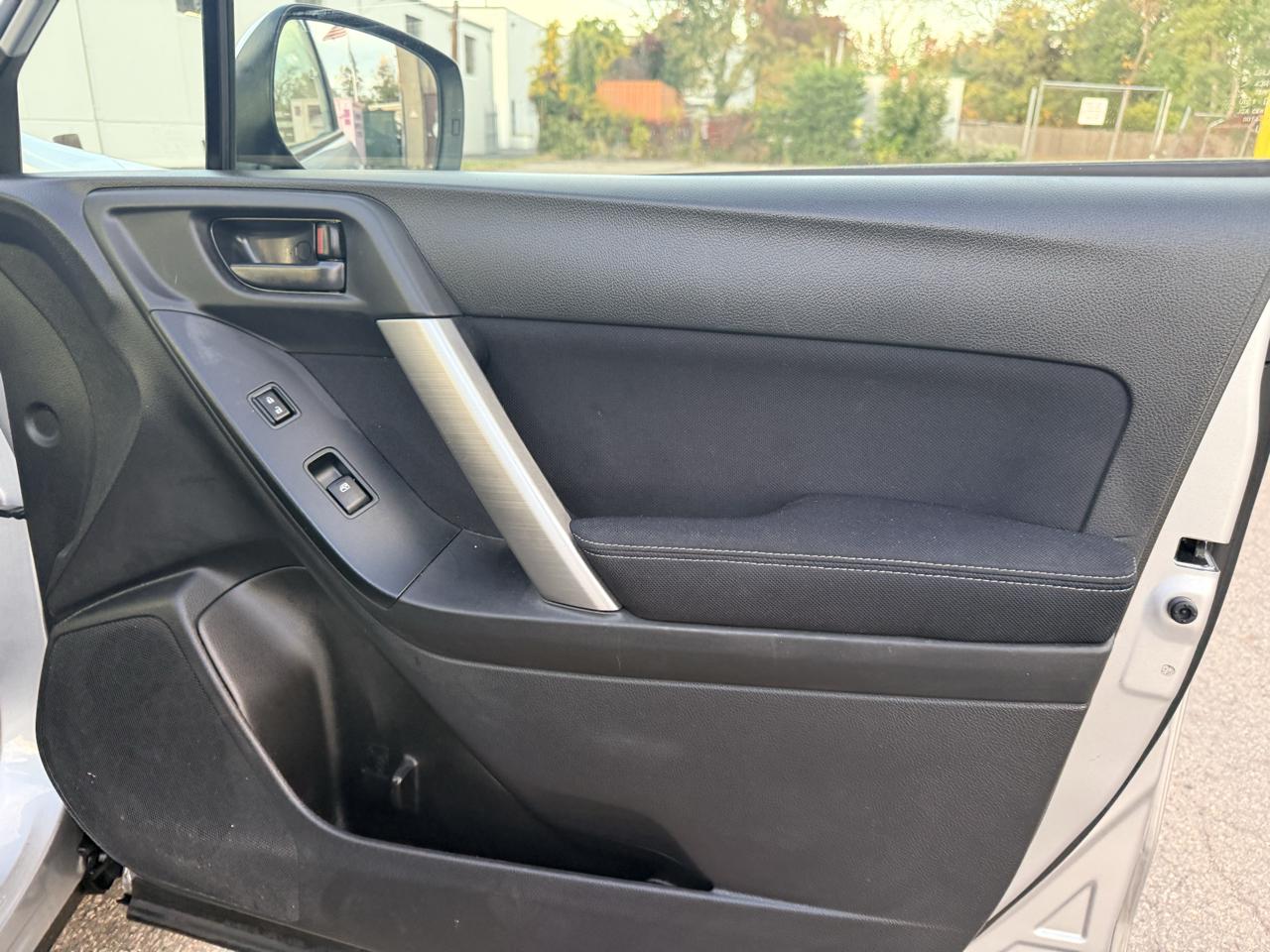 Subaru Forester 4dr CVT 2.5i Premium PZEV 2015
