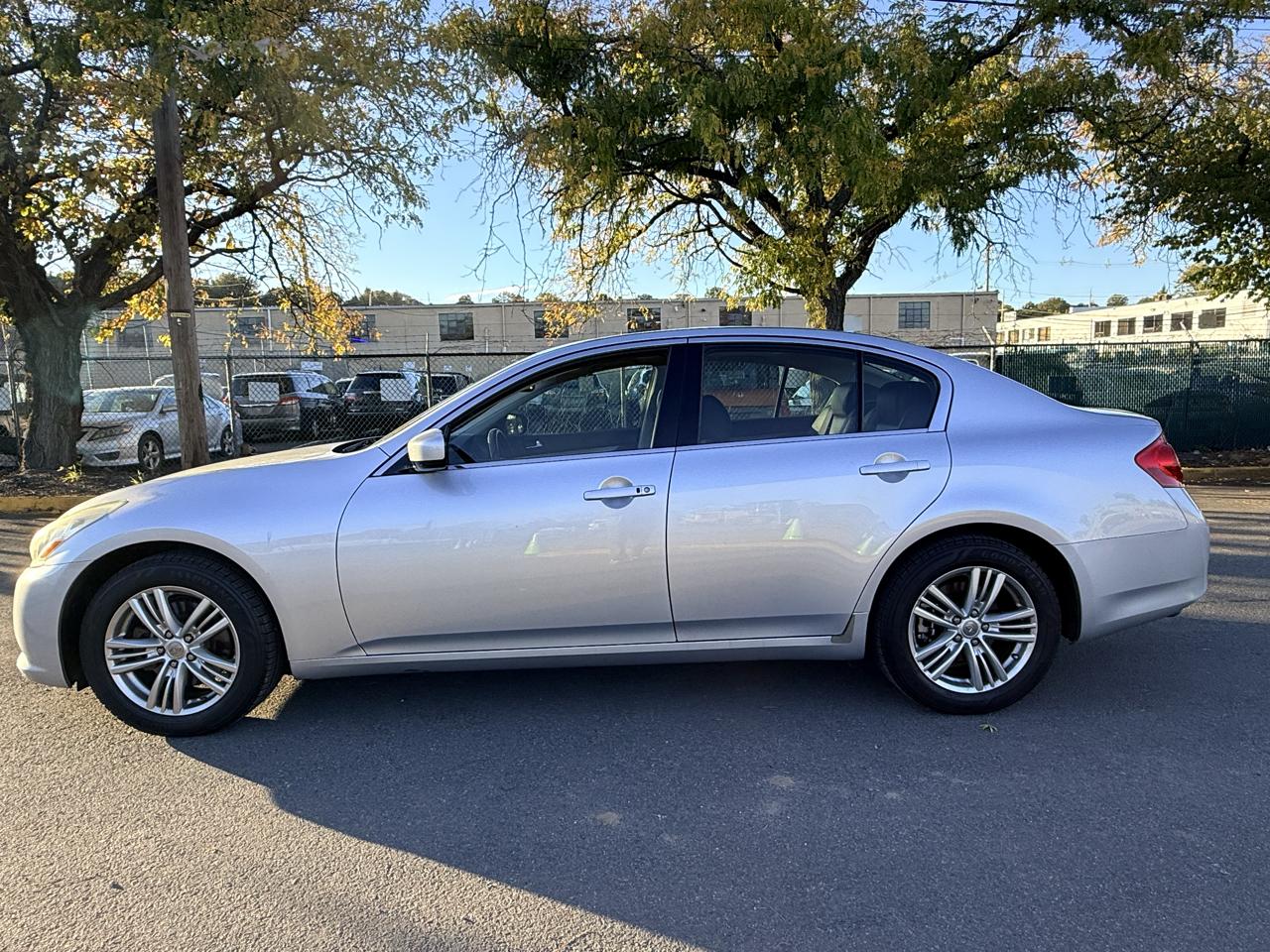 Infiniti G37 Sedan 4dr x AWD 2012