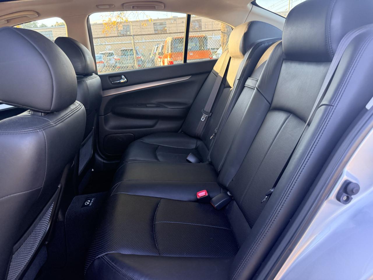 Infiniti G37 Sedan 4dr x AWD 2012