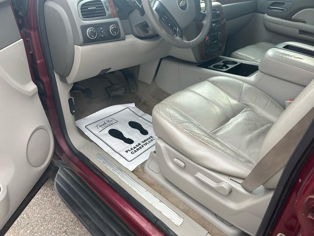 Chevrolet Suburban 4WD 4dr 1500 LT 2007