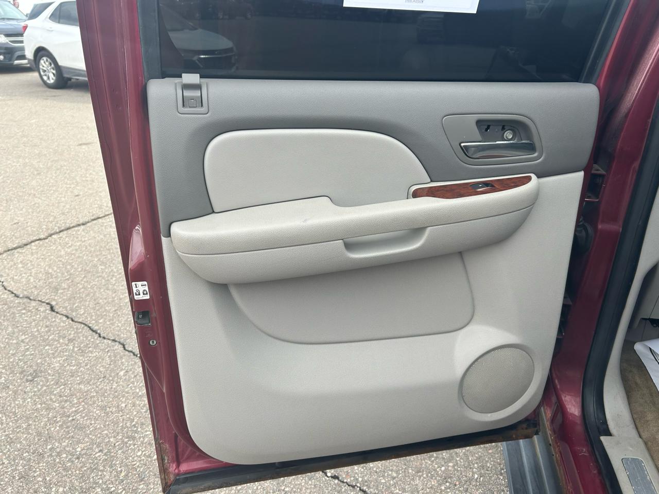 Chevrolet Suburban 4WD 4dr 1500 LT 2007