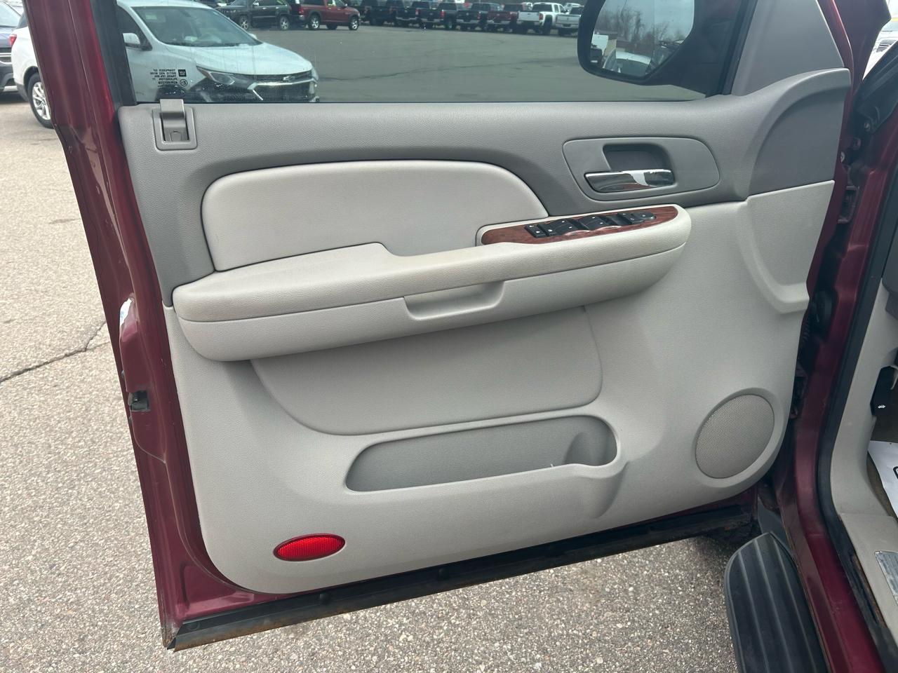 Chevrolet Suburban 4WD 4dr 1500 LT 2007