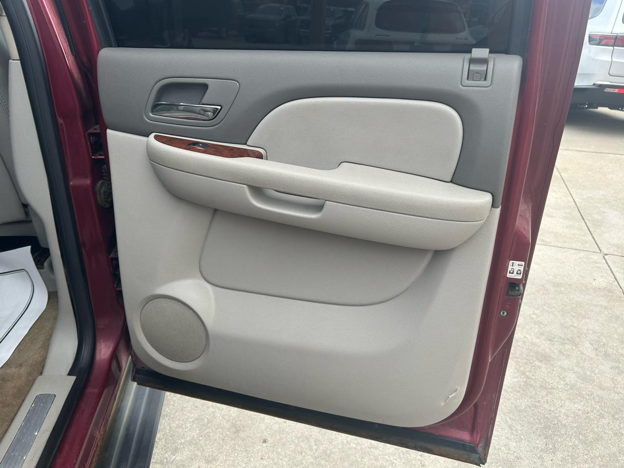 Chevrolet Suburban 4WD 4dr 1500 LT 2007