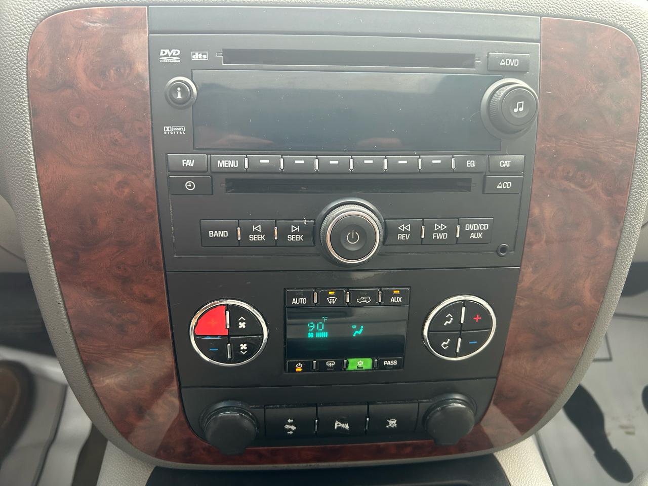 Chevrolet Suburban 4WD 4dr 1500 LT 2007