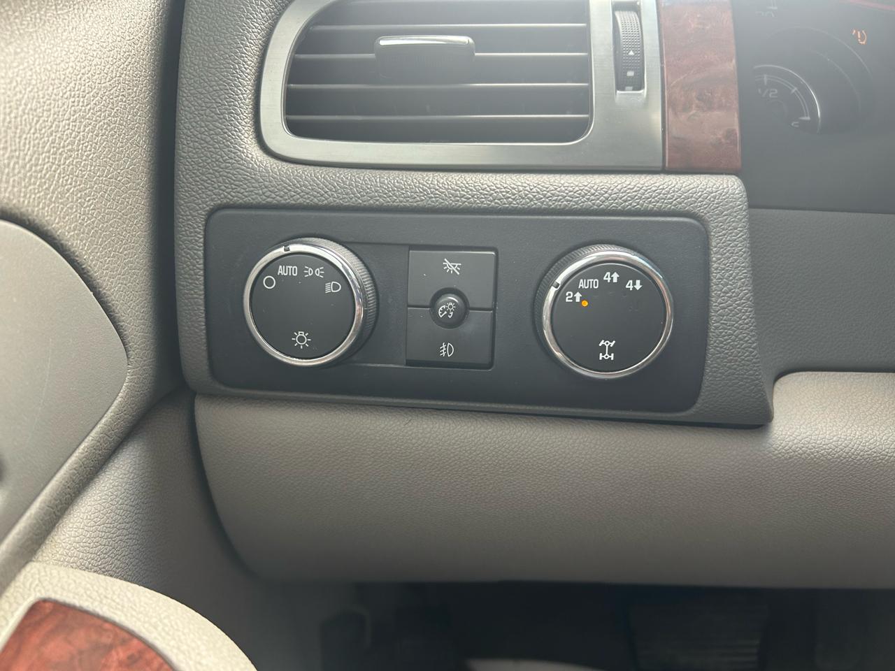 Chevrolet Suburban 4WD 4dr 1500 LT 2007