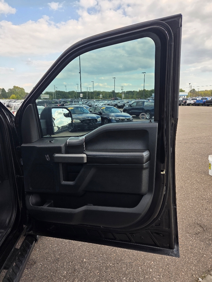 2016 Ford F-150 XLT photo 16