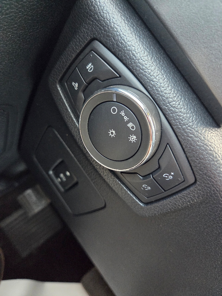 2016 Ford F-150 XLT photo 21