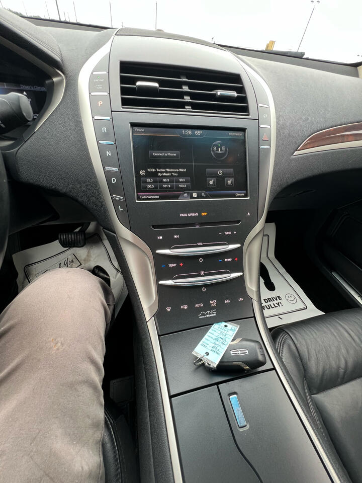 2015 Lincoln MKZ Hybrid photo 19