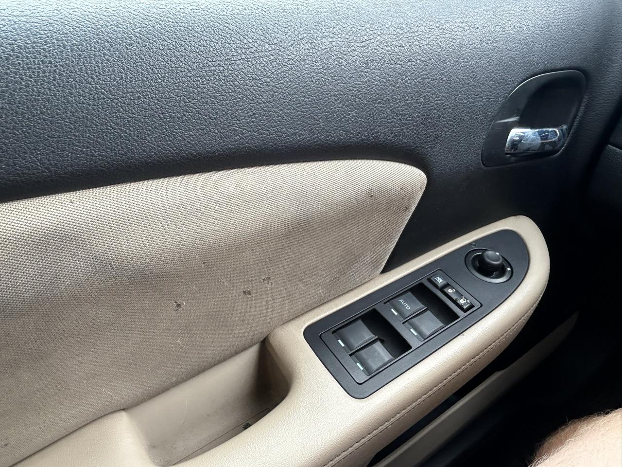 Chrysler 200 LX 2013