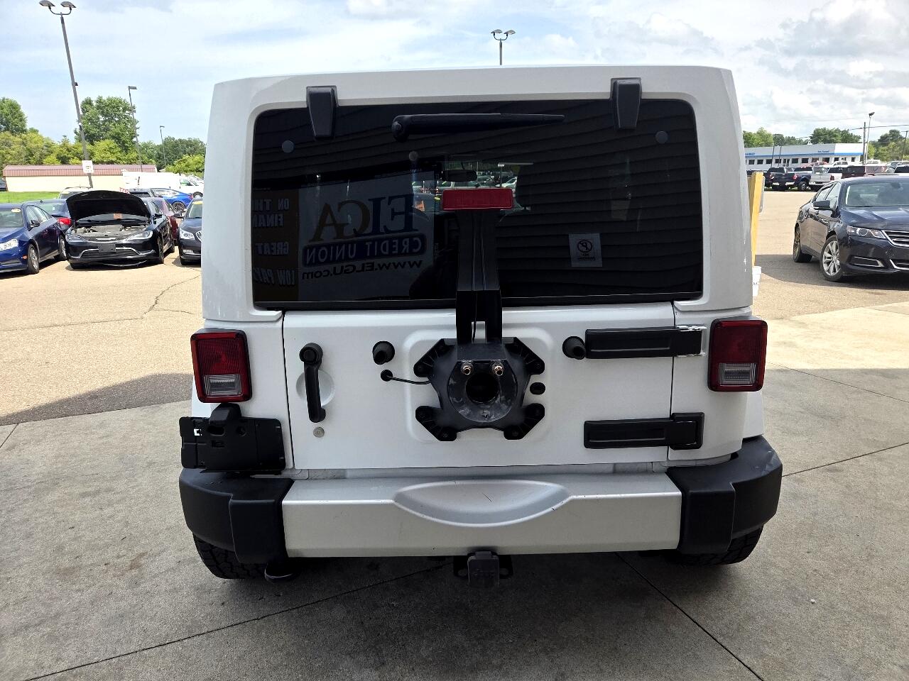 2013 Jeep Wrangler Unlimited Sahara photo 6