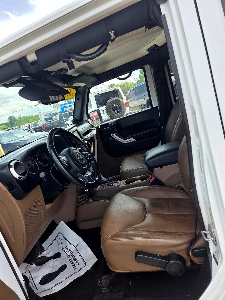 2013 Jeep Wrangler Unlimited Sahara photo 8