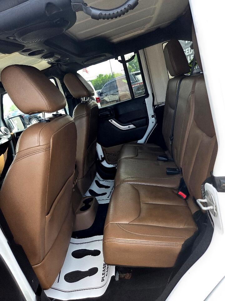 2013 Jeep Wrangler Unlimited Sahara photo 11