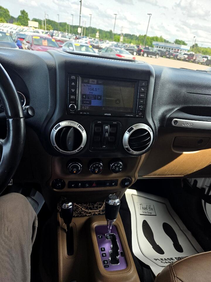 2013 Jeep Wrangler Unlimited Sahara photo 18