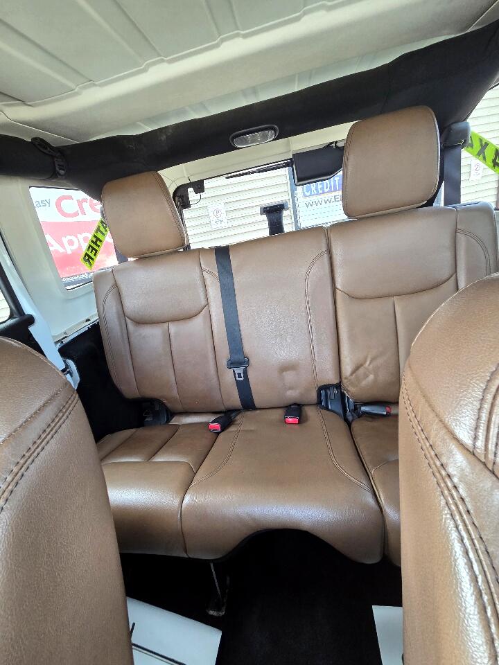 2013 Jeep Wrangler Unlimited Sahara photo 21